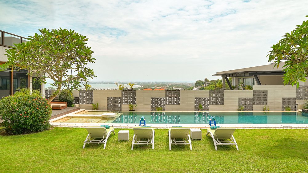 Villa Aiko - Relaxing pool area